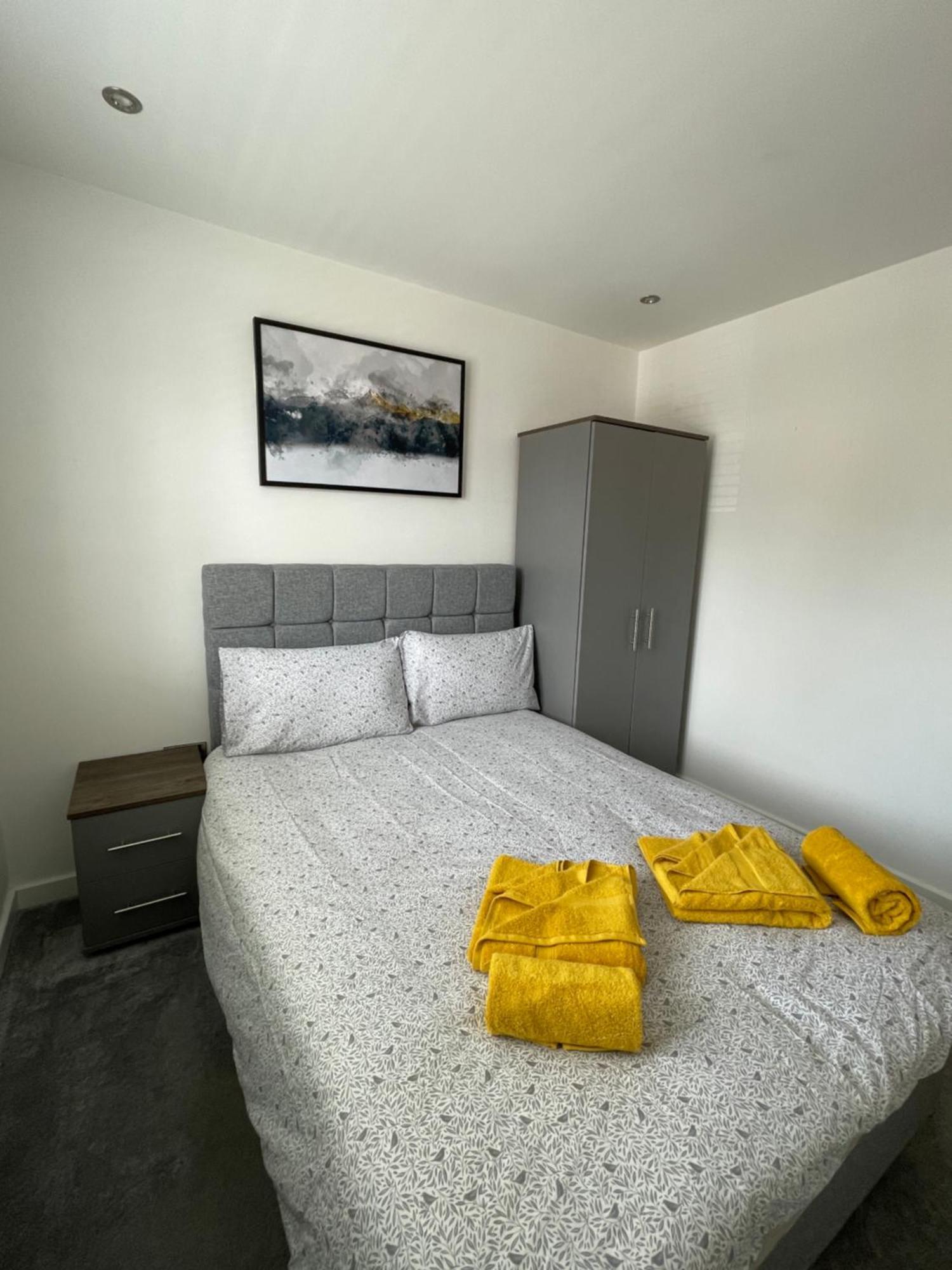 Stylish And Modern 2Br Apartment With Parking Sheffield Exterior photo
