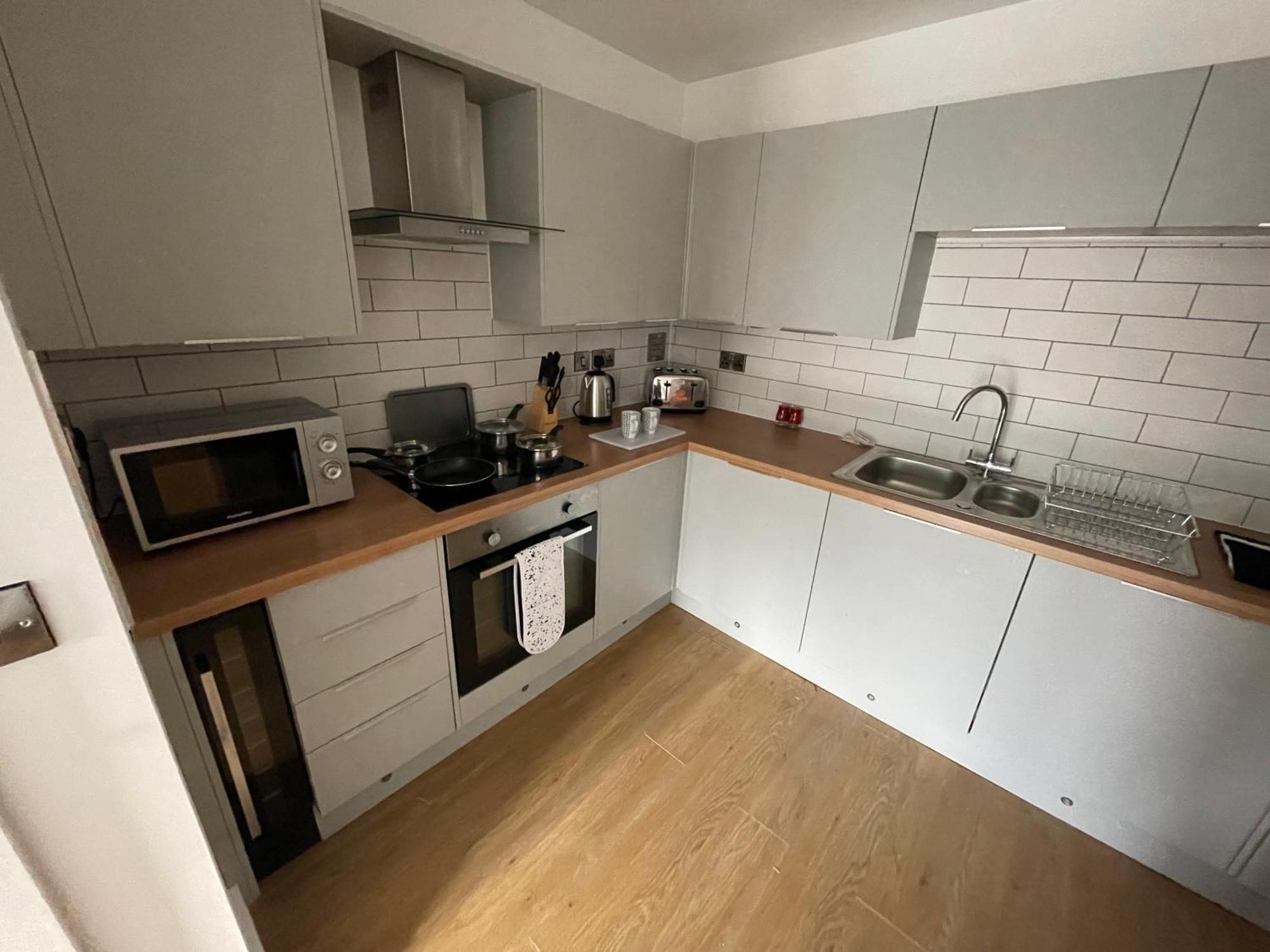 Stylish And Modern 2Br Apartment With Parking Sheffield Exterior photo